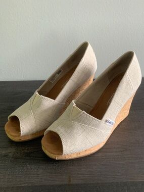 TOMS wedge espadrille sandal